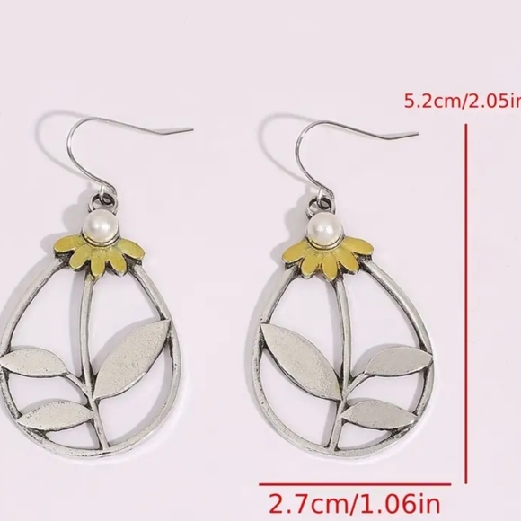 Nwt Hollow Water Drop Shape Flower Leaf Decor Retro Dangle Earrings Zinc Alloy - Picture 5 of 5